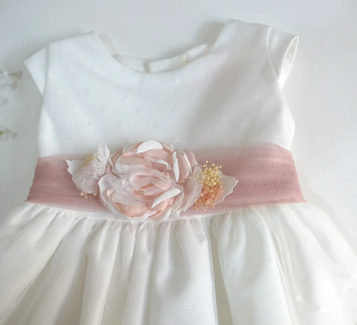 Vestido tul de plumeti con fajin rosa - Imagen 6