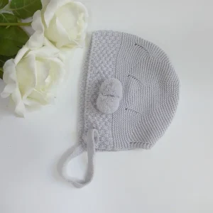 Capota lana gris con 2 pompones