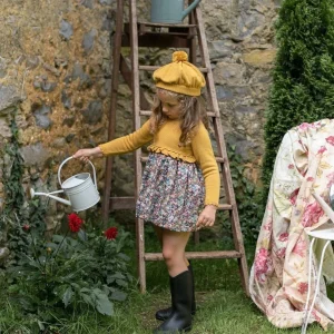 Vestido floral y mostaza de lana con volantes