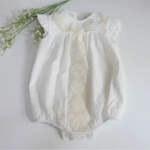 Pelele plumeti beig con cuello puntilla