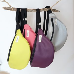 Bolso bandolera pequeño polipiel Morada / Roja / Plateada