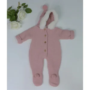 Buzo color rosa con capucha